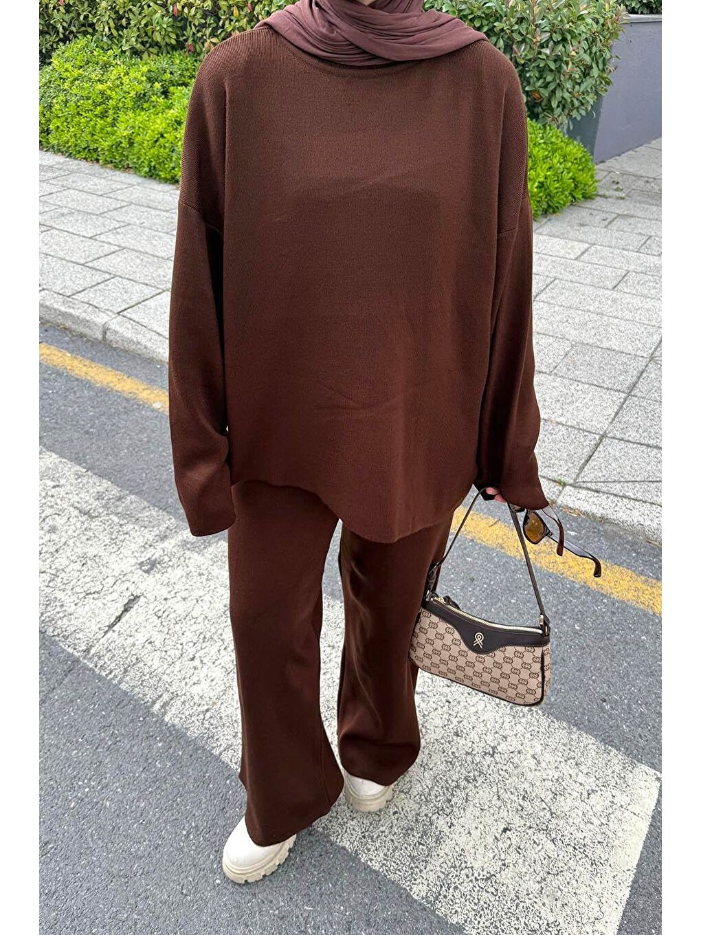 Asimetrik Bisiklet Yaka Triko Takım Acı Kahverengi-2