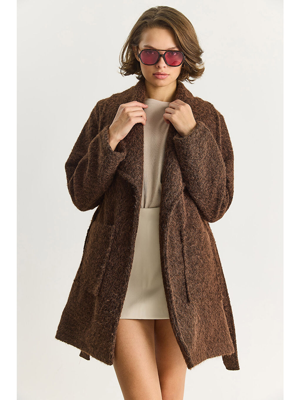 Kahverengi Kadın Kruvaze Yaka Astarlı Kuşak Bağlamalı Kırçıllı Kaşe Kaban-2