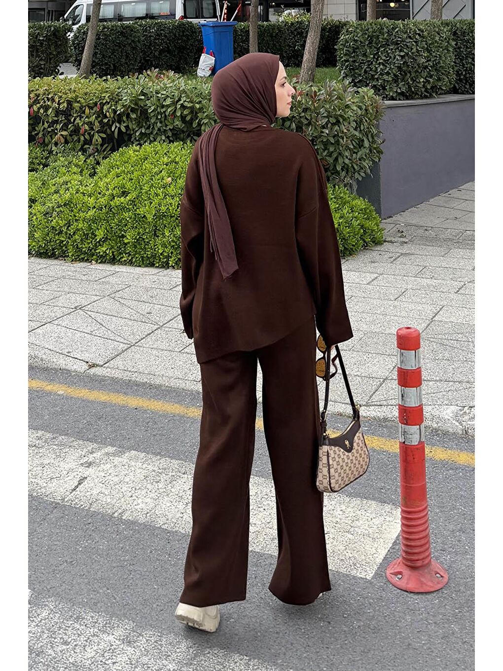 Asimetrik Bisiklet Yaka Triko Takım Acı Kahverengi-3