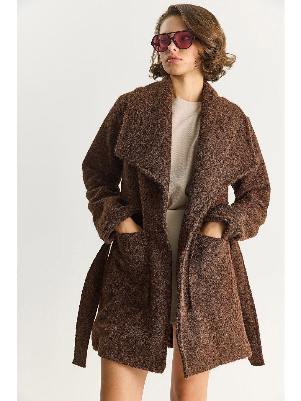 Kahverengi Kadın Kruvaze Yaka Astarlı Kuşak Bağlamalı Kırçıllı Kaşe Kaban-3