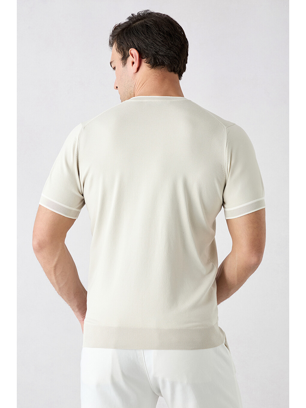 Bej Bisiklet Yaka Regular Fit Ribana Detaylı Örme Tişört-4