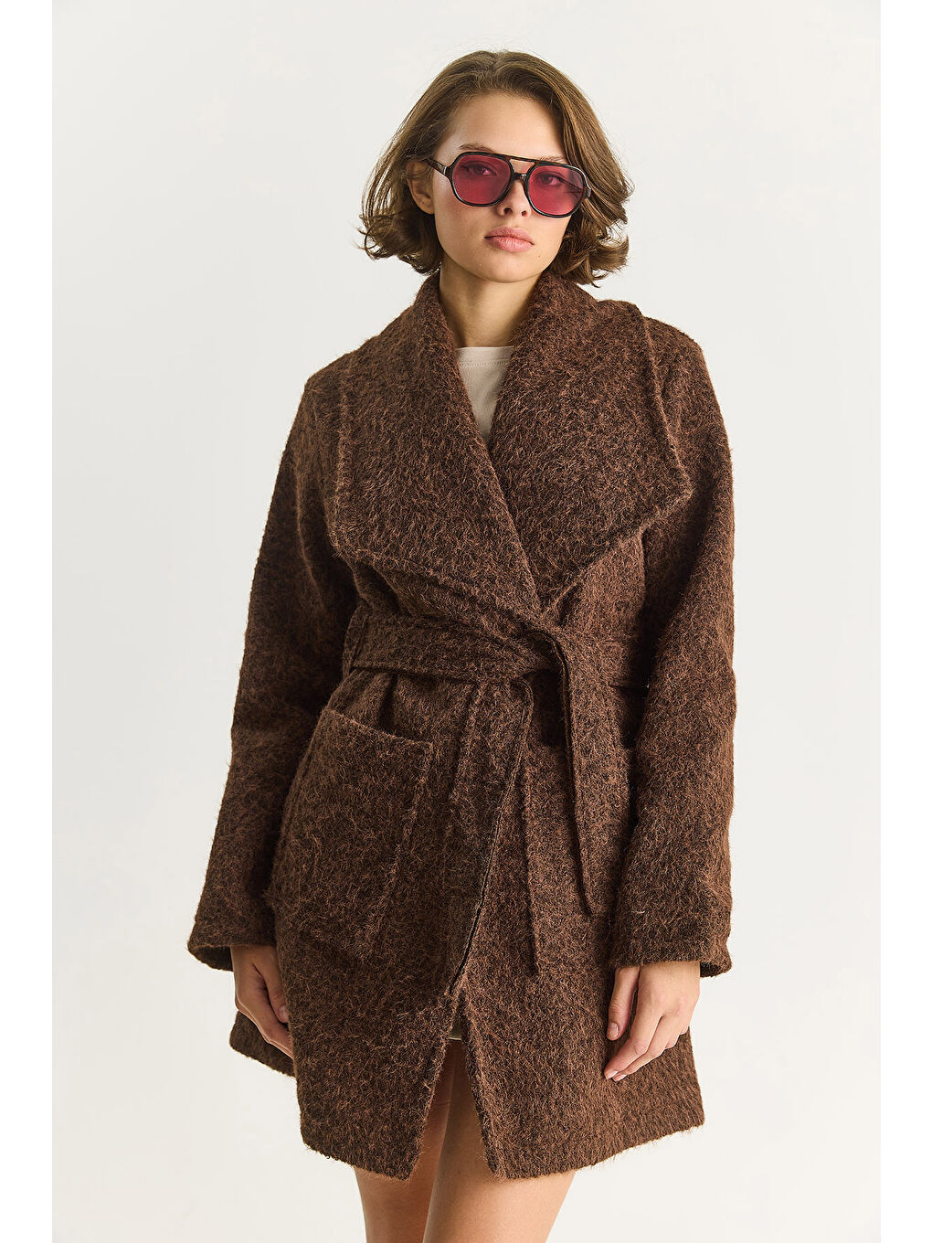 Kahverengi Kadın Kruvaze Yaka Astarlı Kuşak Bağlamalı Kırçıllı Kaşe Kaban-4