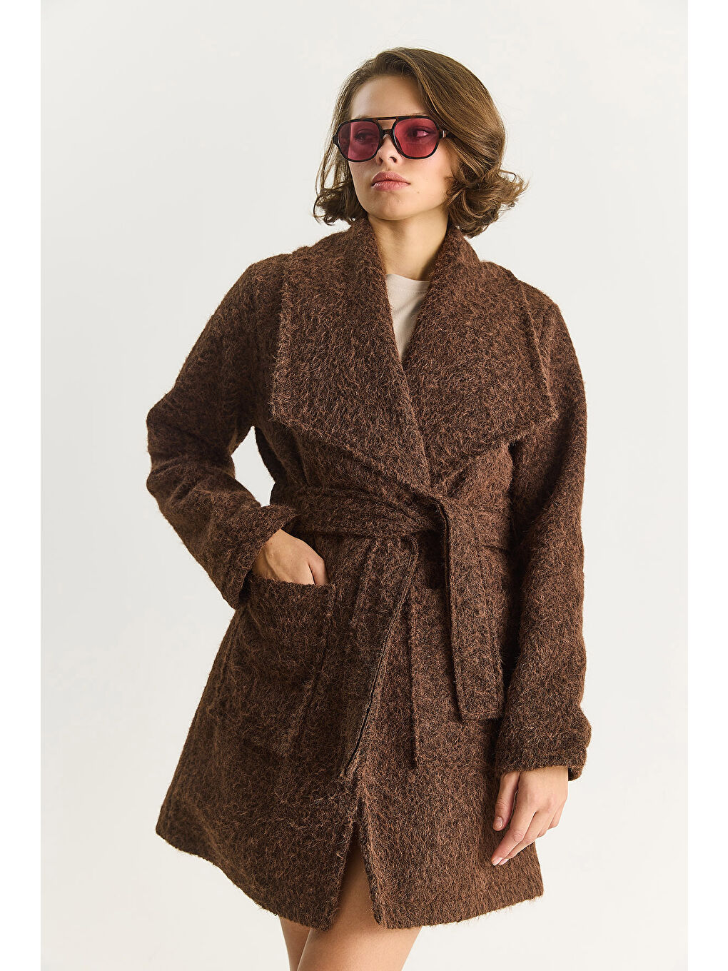 Kahverengi Kadın Kruvaze Yaka Astarlı Kuşak Bağlamalı Kırçıllı Kaşe Kaban-5