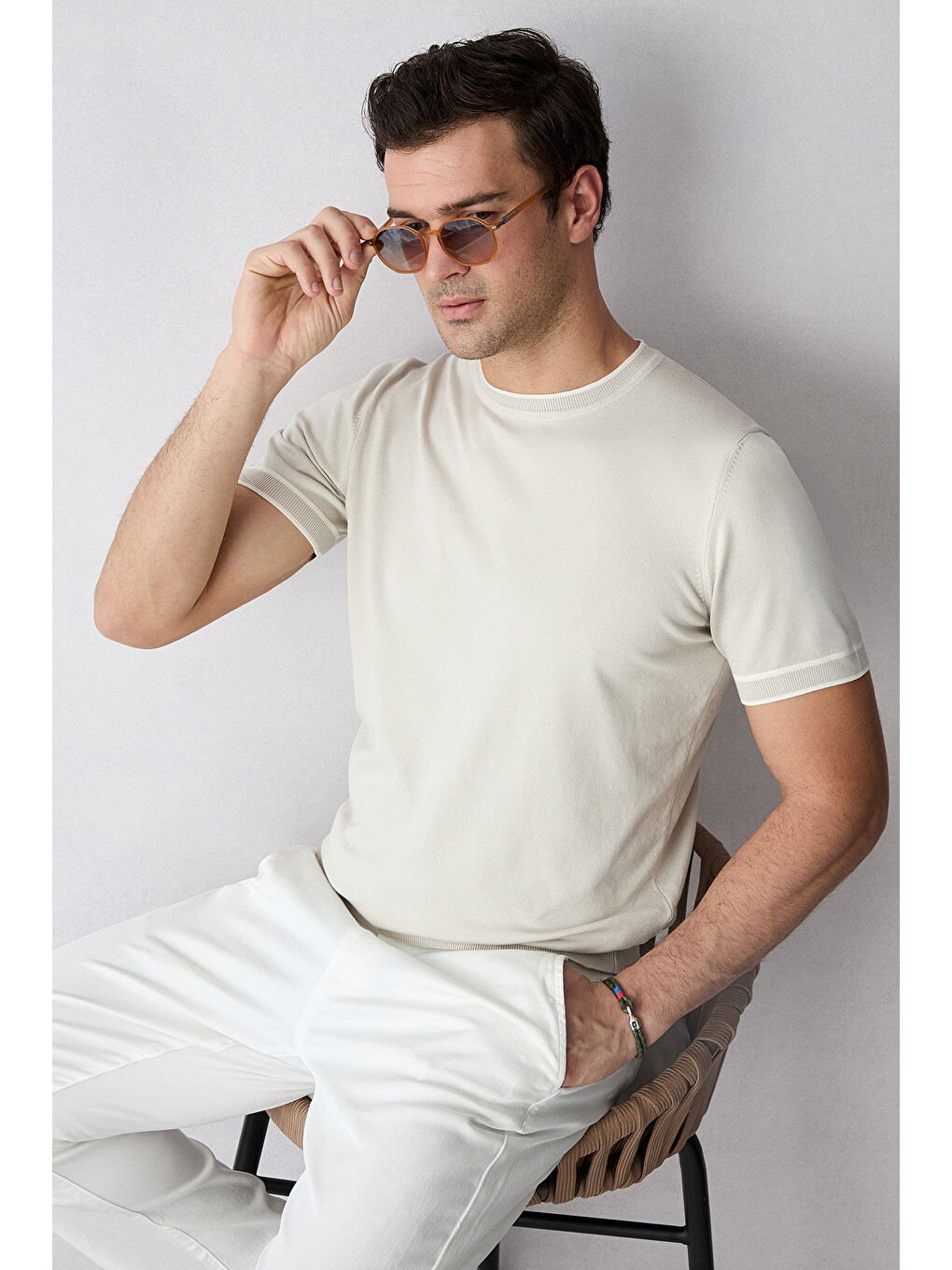 Bej Bisiklet Yaka Regular Fit Ribana Detaylı Örme Tişört-5