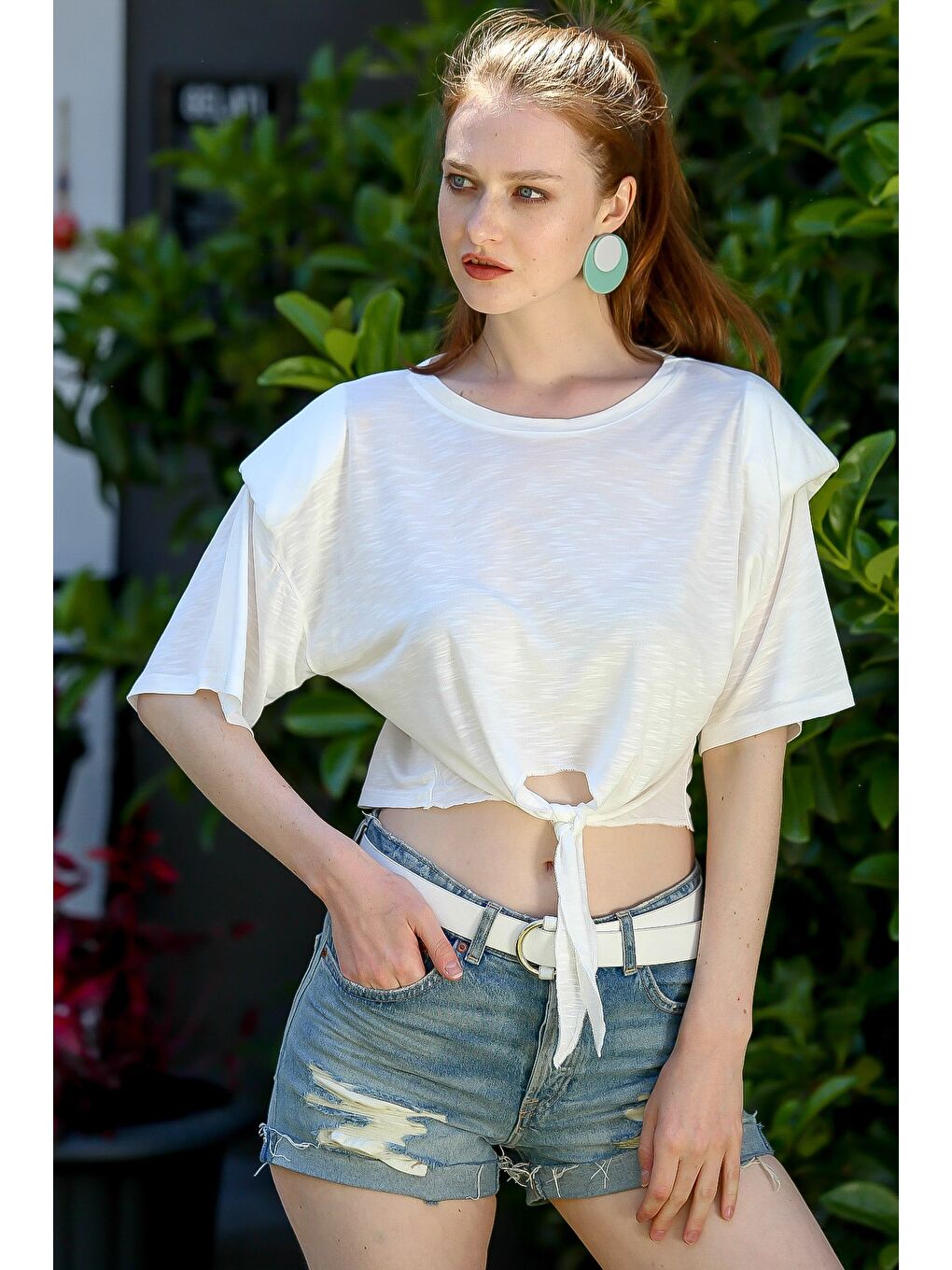 Ekru Sıfır yaka vatka detaylı beli bağlamalı crop bluz