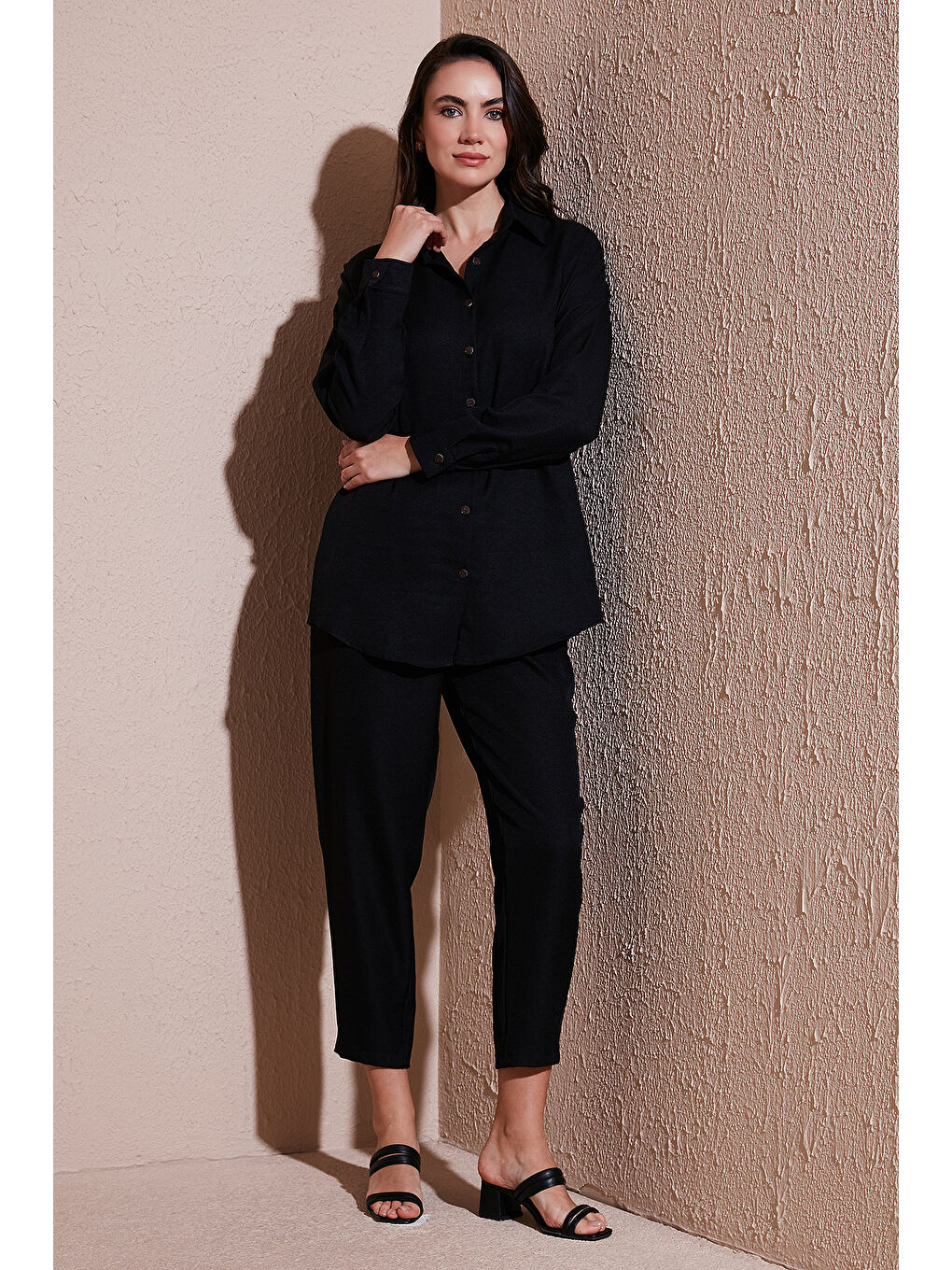 Siyah Keten Karışımlı Regular Fit Lastikli Bel Uzun Kollu Kadın Alt Üst Takım 6696622