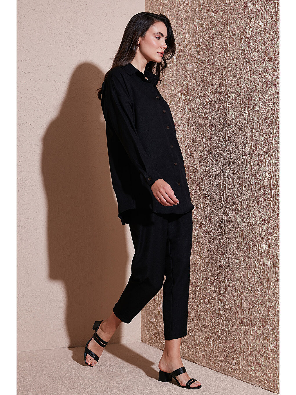 Siyah Keten Karışımlı Regular Fit Lastikli Bel Uzun Kollu Kadın Alt Üst Takım 6696622-1