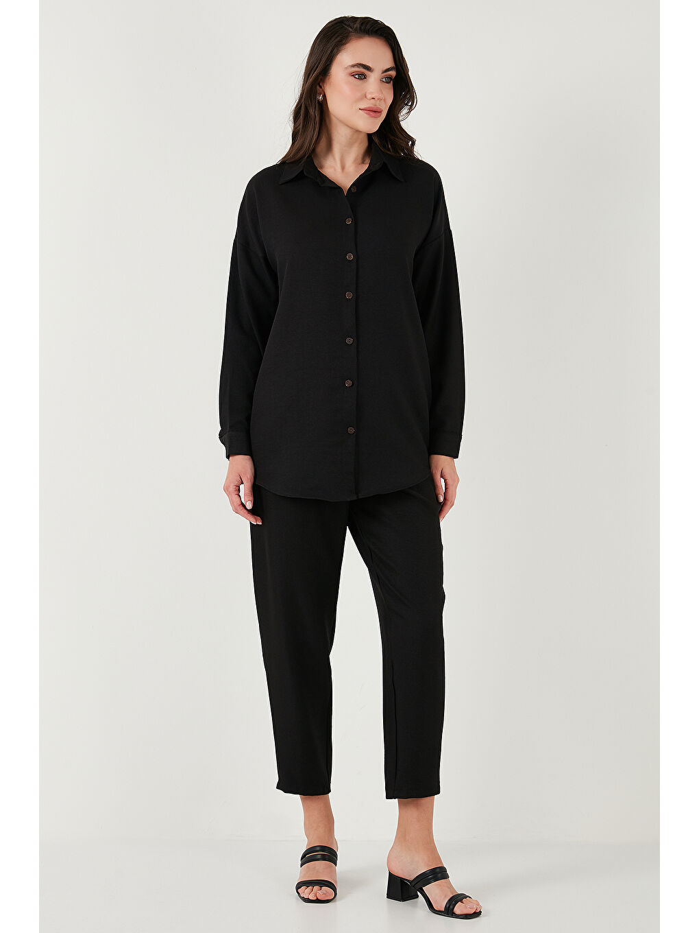 Siyah Keten Karışımlı Regular Fit Lastikli Bel Uzun Kollu Kadın Alt Üst Takım 6696622-2