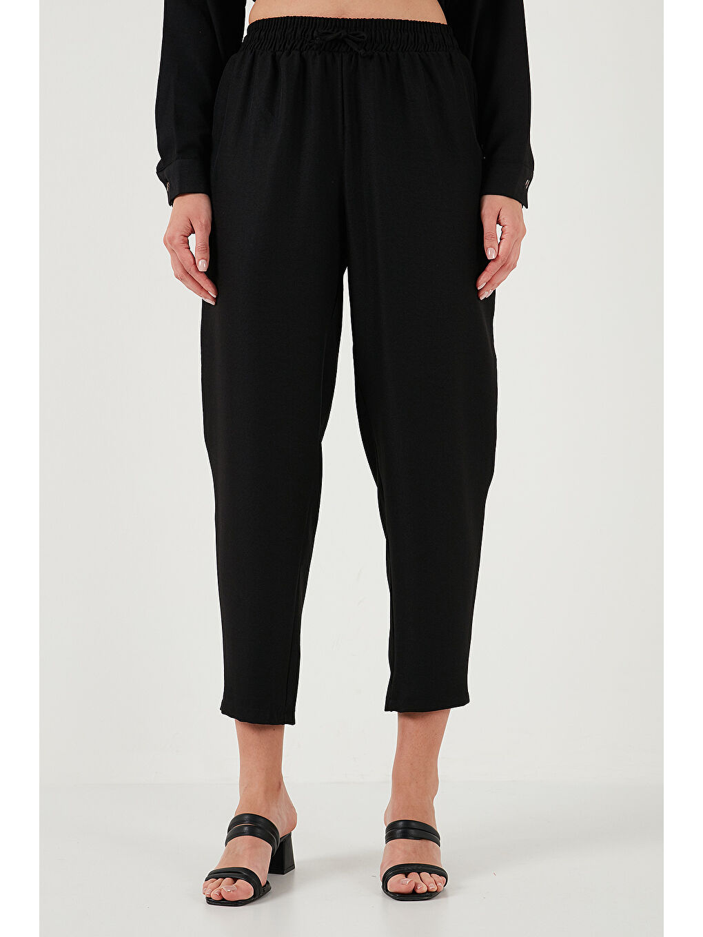 Siyah Keten Karışımlı Regular Fit Lastikli Bel Uzun Kollu Kadın Alt Üst Takım 6696622-3