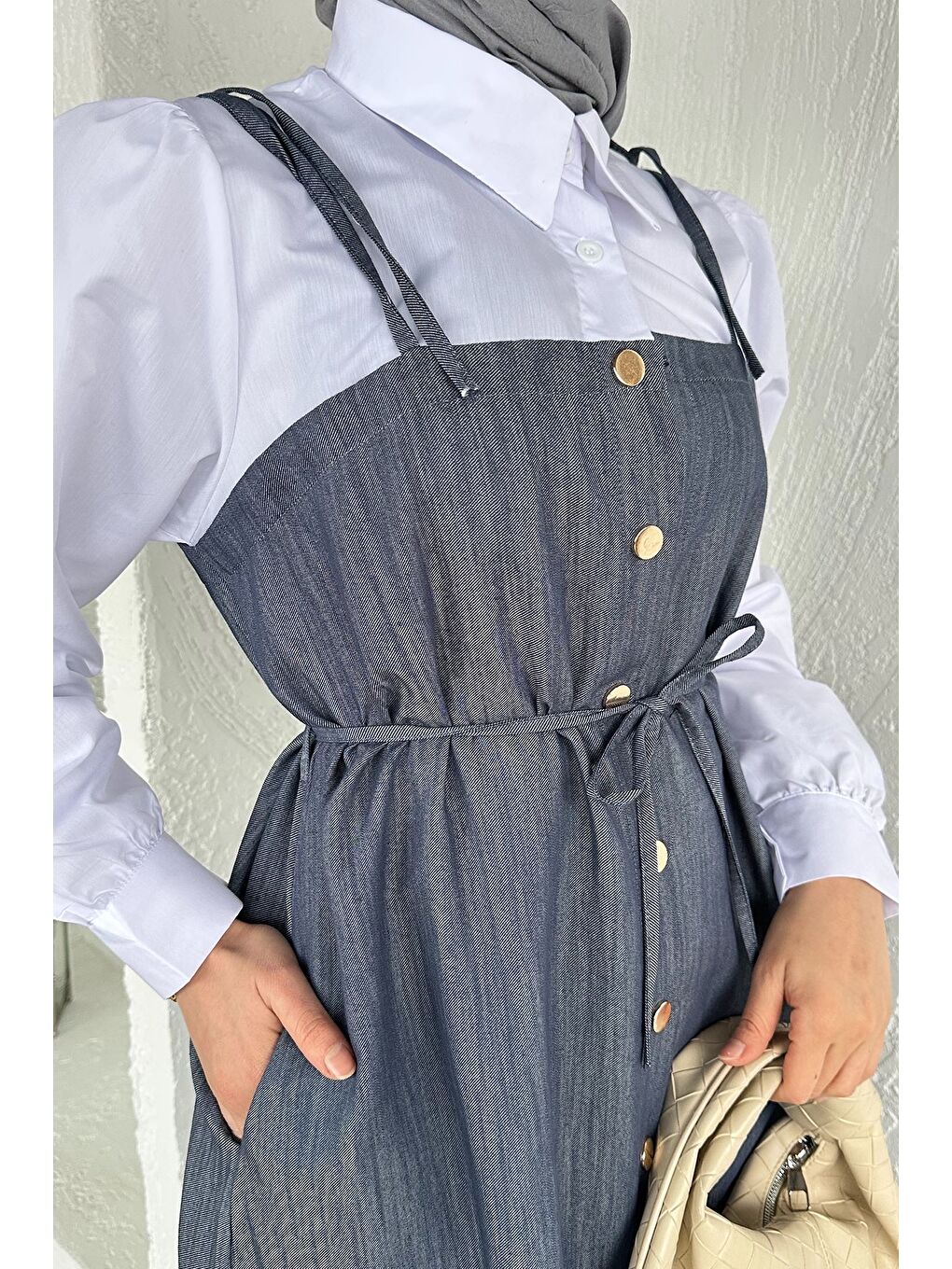 Lacivert Gülseli Boydan Düğmeli Bağlama Detaylı Garnili Tesettür Elbise-6