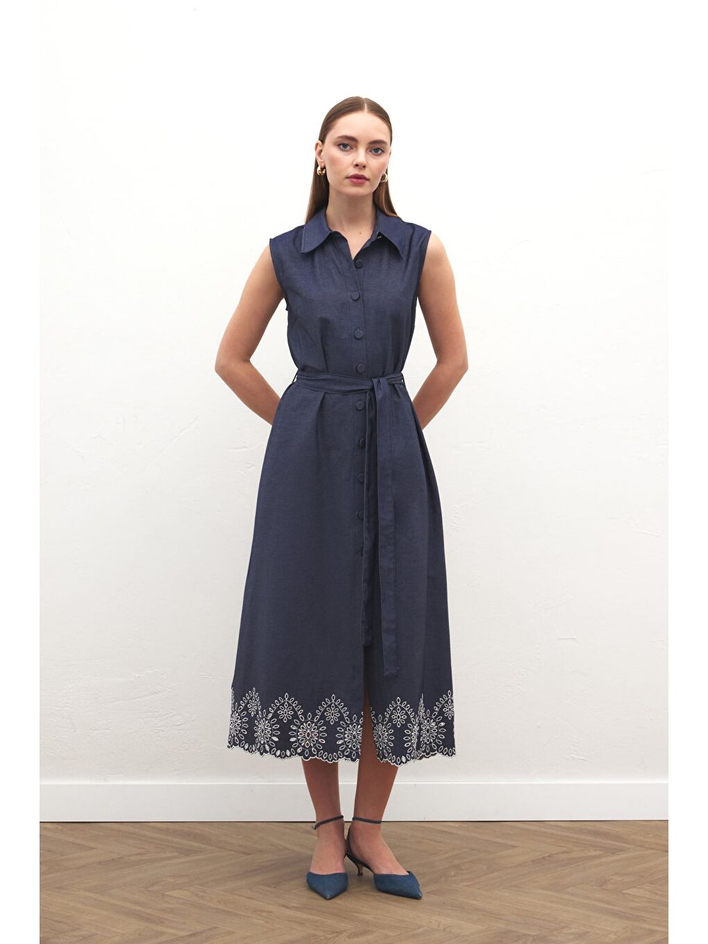 Nakış Detaylı Uzun Elbise - Lacivert-1