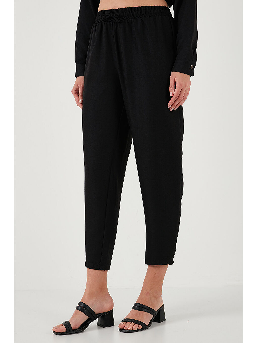 Siyah Keten Karışımlı Regular Fit Lastikli Bel Uzun Kollu Kadın Alt Üst Takım 6696622-5