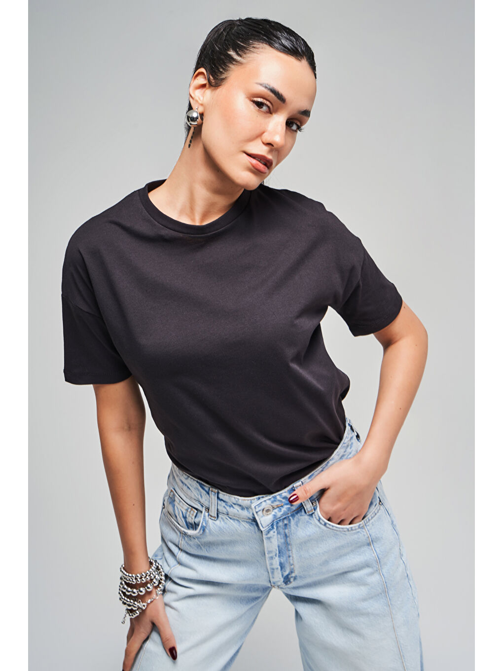 Kadın Siyah Renk S5 Bisiklet Yaka Basic T-Shirt-4