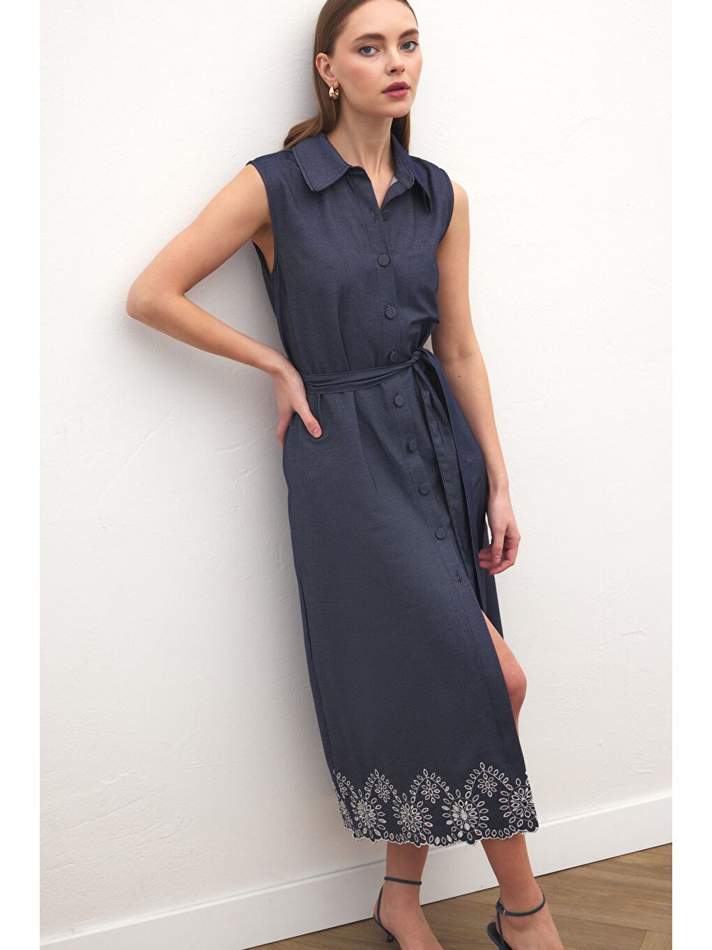 Nakış Detaylı Uzun Elbise - Lacivert-5