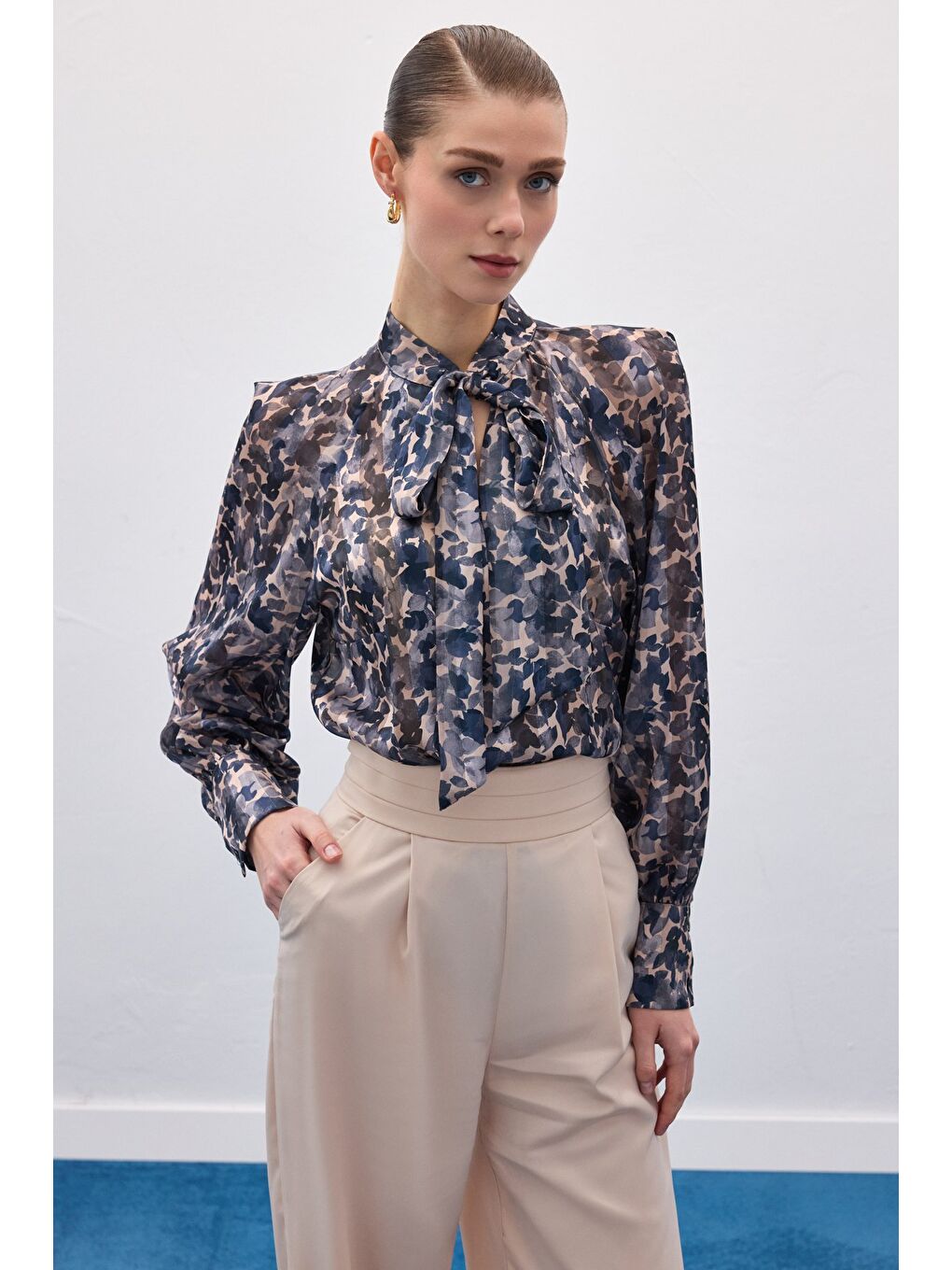 Fular Detaylı Bluz - Lacivert-3