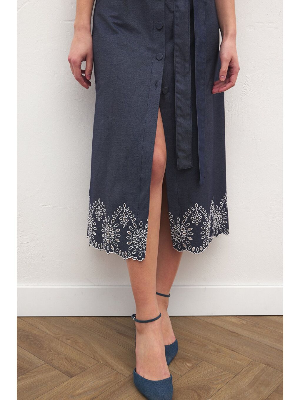 Nakış Detaylı Uzun Elbise - Lacivert-6