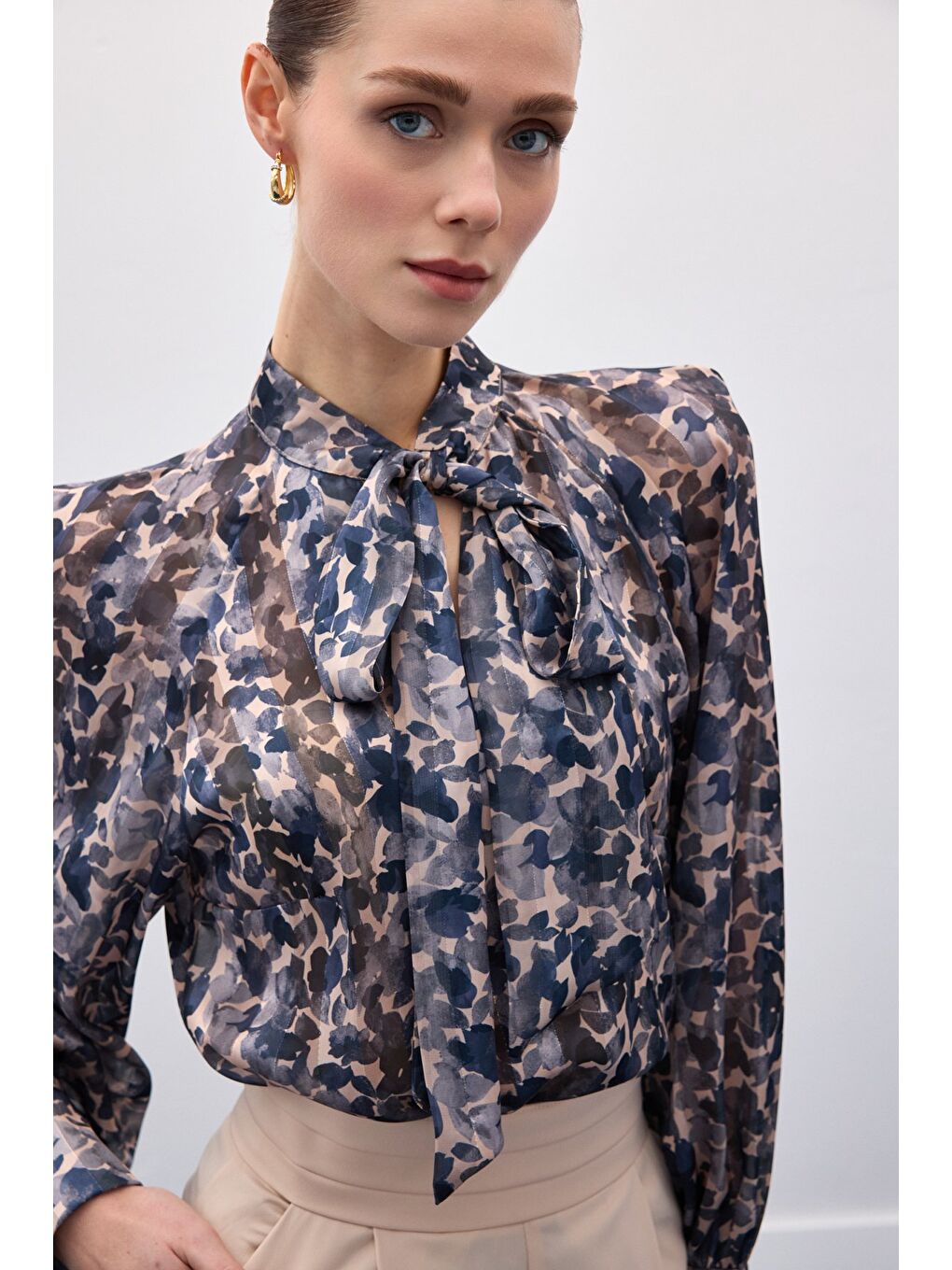 Fular Detaylı Bluz - Lacivert-6