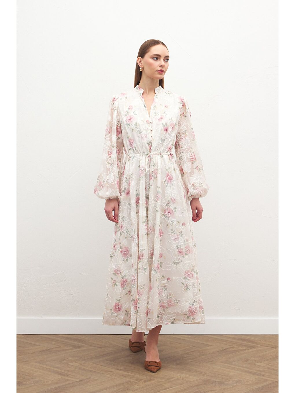 Pembe Nakışlı Desenli Uzun Elbise - Pudra