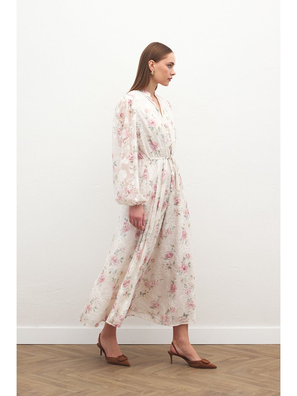 Pembe Nakışlı Desenli Uzun Elbise - Pudra-1