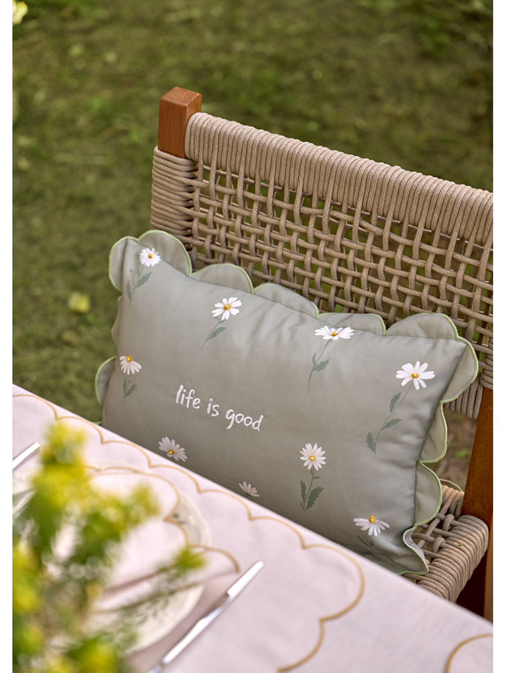 Yeşil Daisy Scallop Kenar Boncuklu Dekoratif Yastık Kılıfı Bej (35x50 Cm)-1
