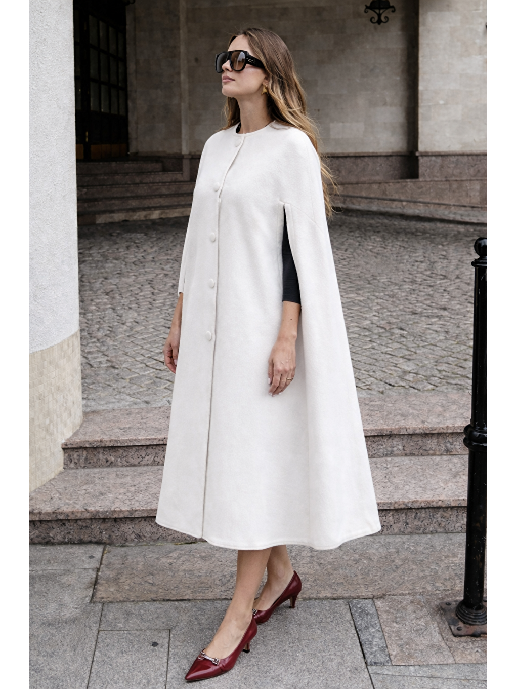 Kadın Kolsuz Relax Fit Beyaz Kaşe Panço-1