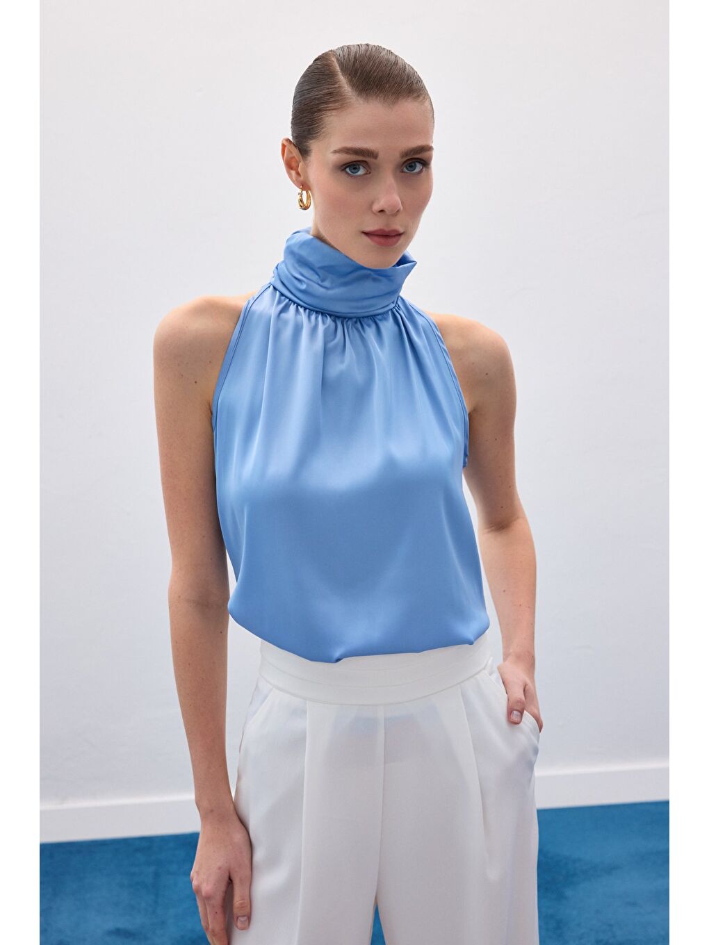 Boğazlı Kolsuz Bluz - Mavi-2