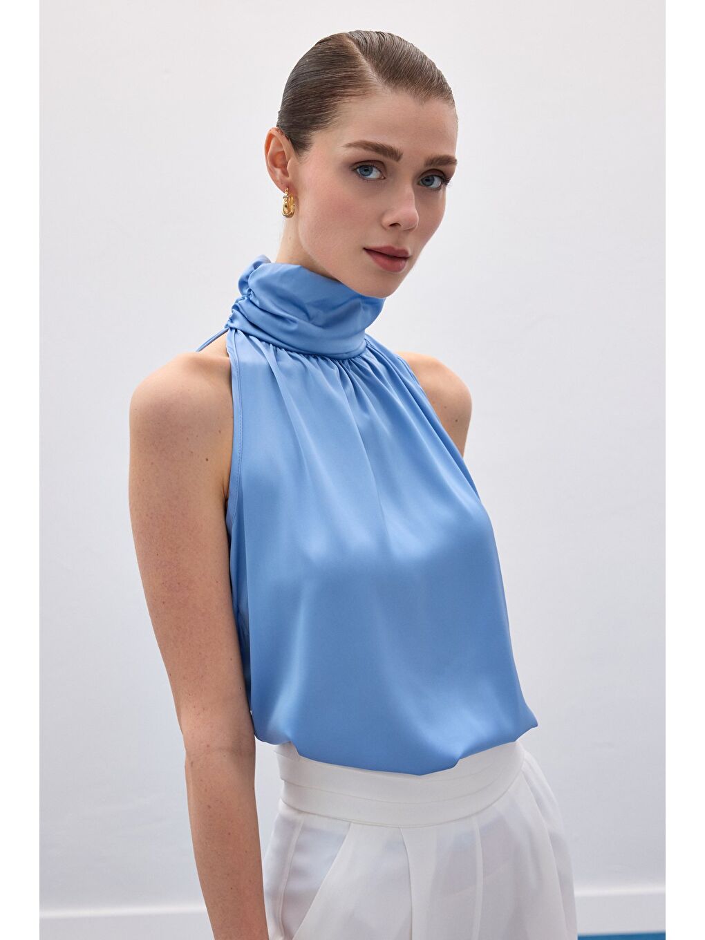 Boğazlı Kolsuz Bluz - Mavi-3