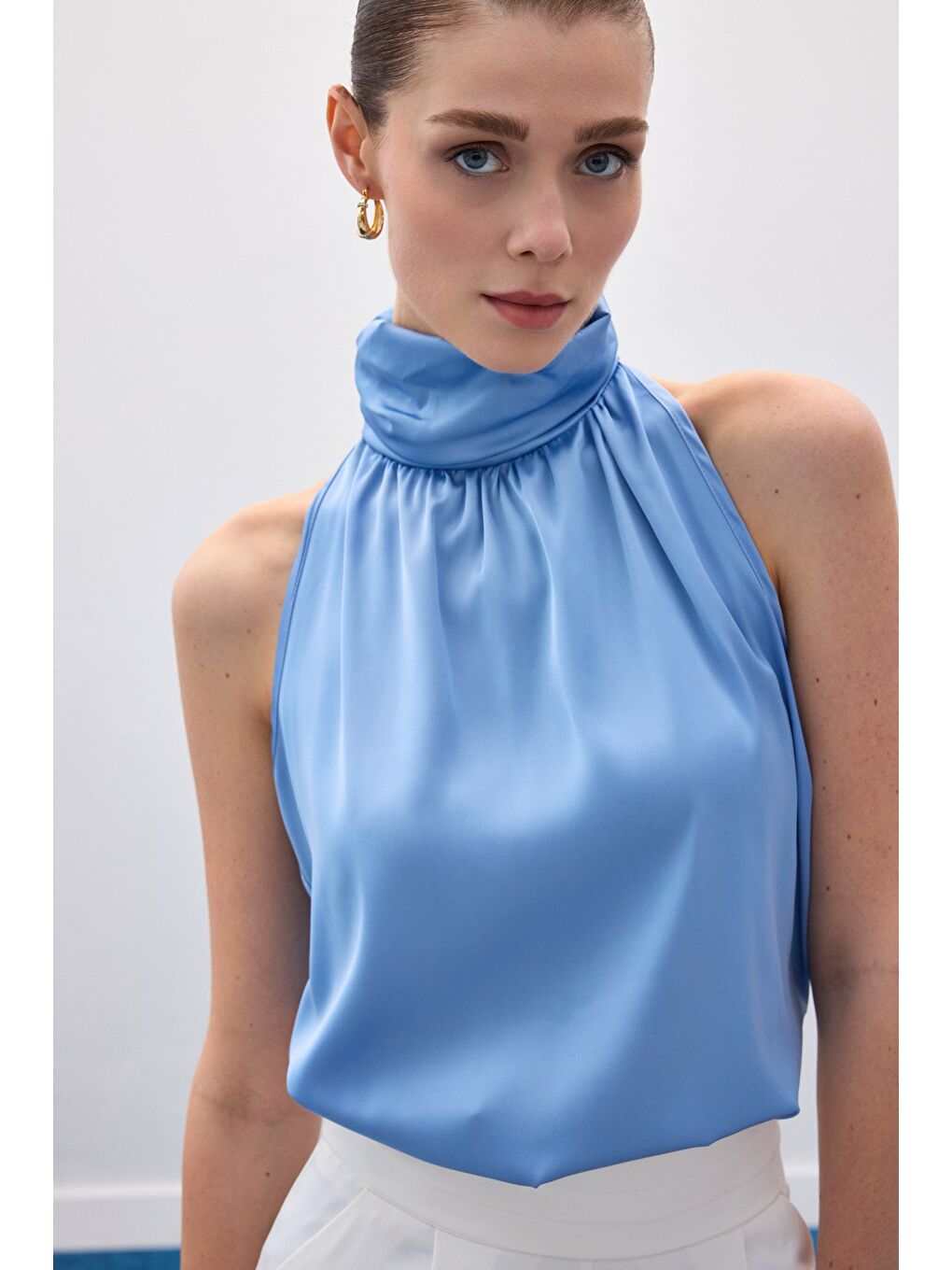 Boğazlı Kolsuz Bluz - Mavi-4