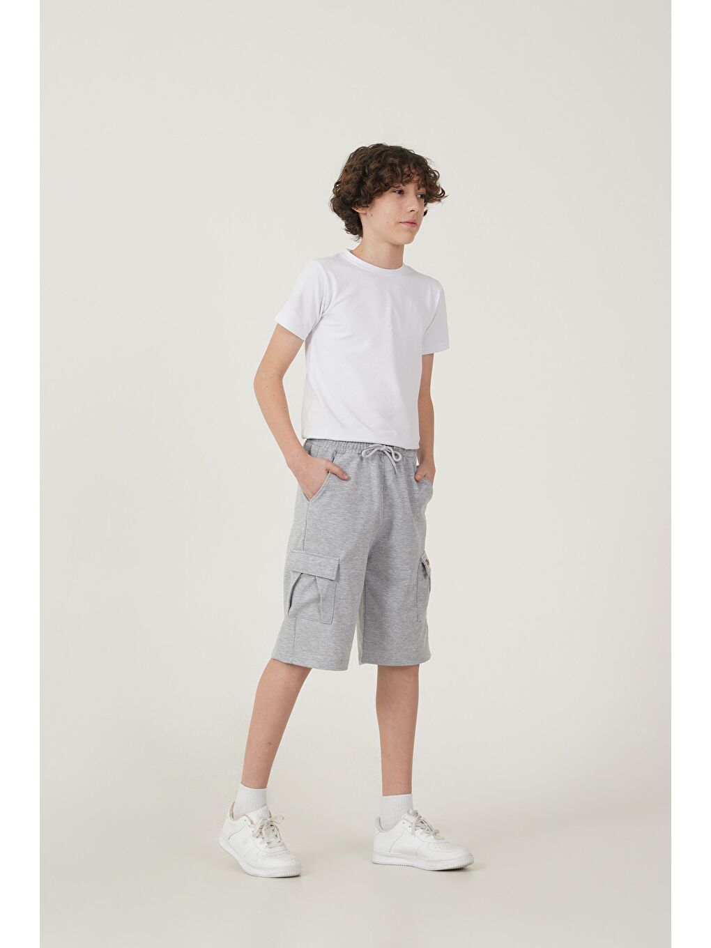 Gri Çift Kargo Cepli Sol Cep Kapağı Baskılı Erkek Çocuk Şort-1
