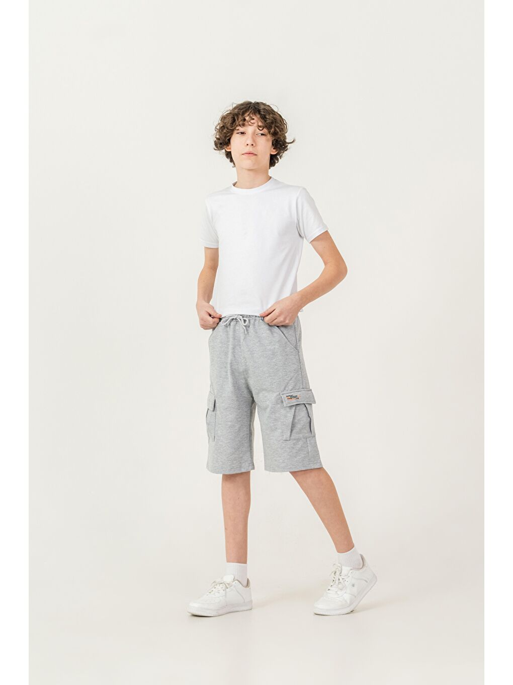 Gri Çift Kargo Cepli Sol Cep Kapağı Baskılı Erkek Çocuk Şort-2