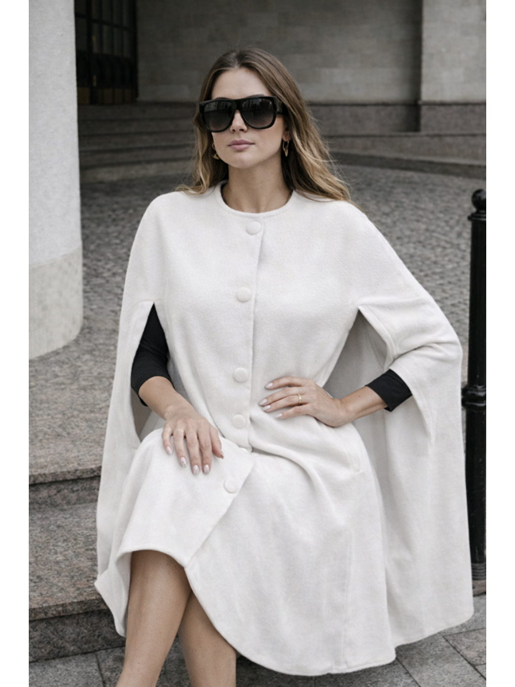 Kadın Kolsuz Relax Fit Beyaz Kaşe Panço-4