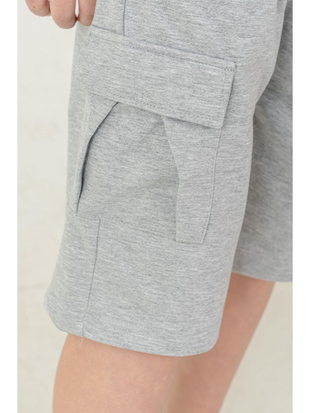 Gri Çift Kargo Cepli Sol Cep Kapağı Baskılı Erkek Çocuk Şort-3