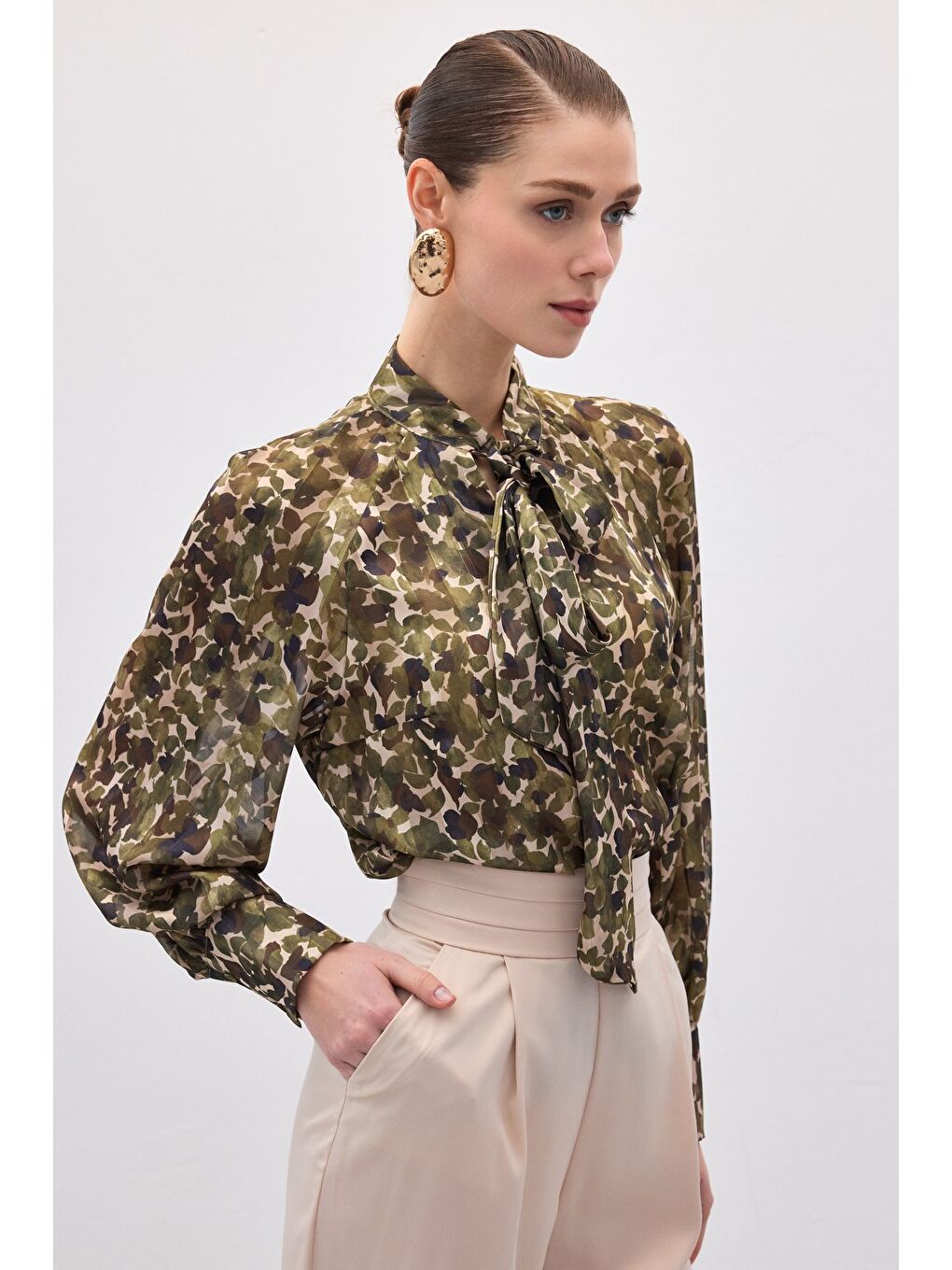 Fular Detaylı Bluz - Haki-2