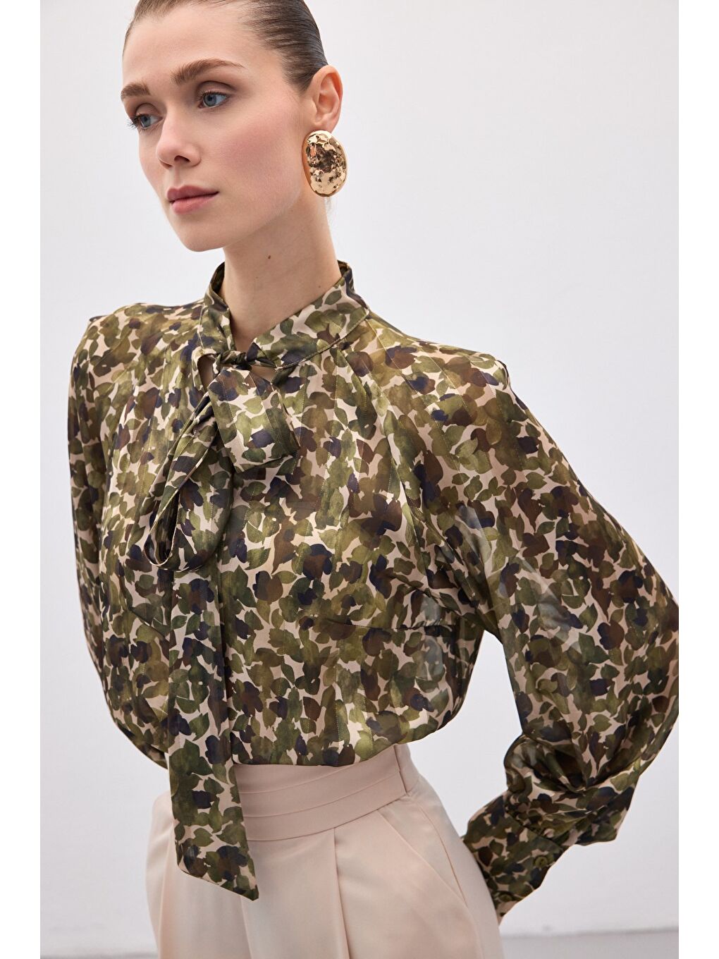 Fular Detaylı Bluz - Haki-3