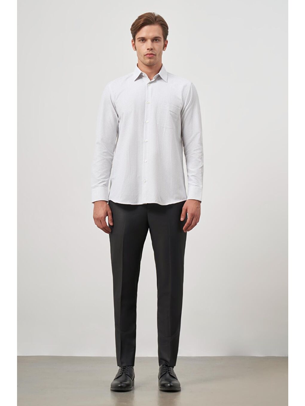 Beyaz Uzun Kol Kareli Desen Bez Ayağı Sert Yaka Cepli Pamuklu Classic Comfort Fit Gömlek 1004245158-1