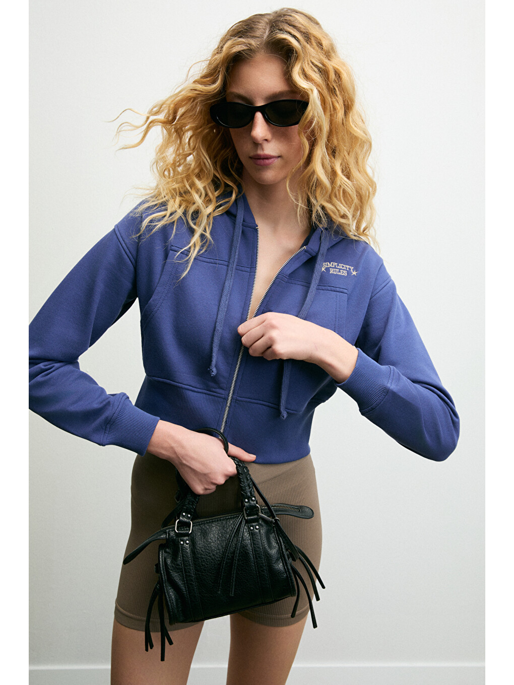 Elara Kadın Metal Fermuarlı Nakışlı Kapüşonlu Crop İndigo Sweatshirt-1