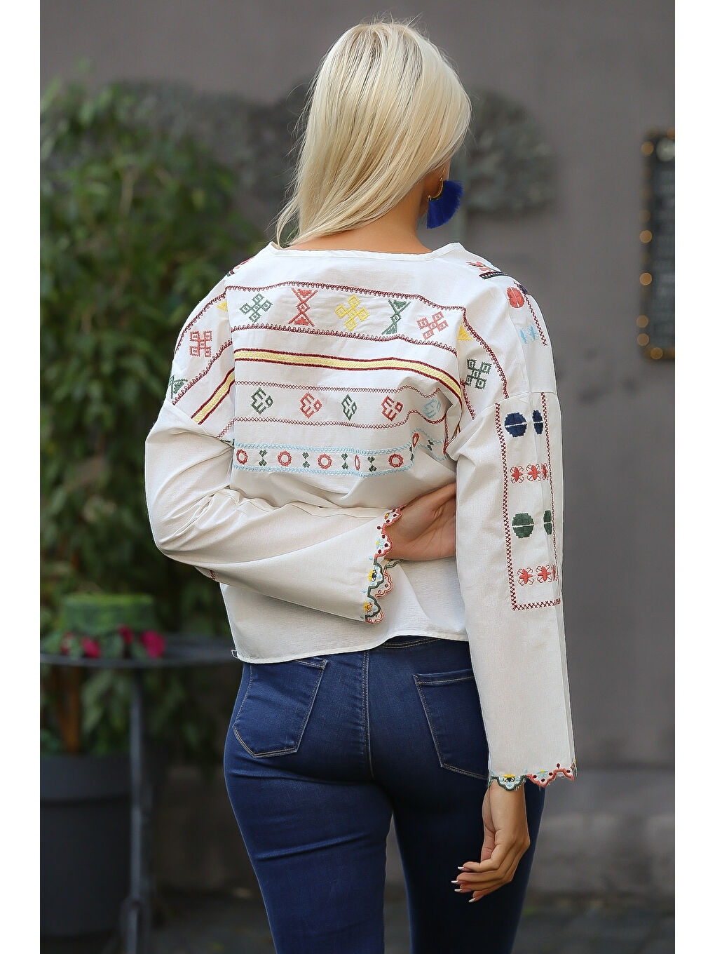 Beyaz Bisiklet Yaka Uzun Kol Nakışlı Standart Klasik Pamuk Dokuma Bluz-1