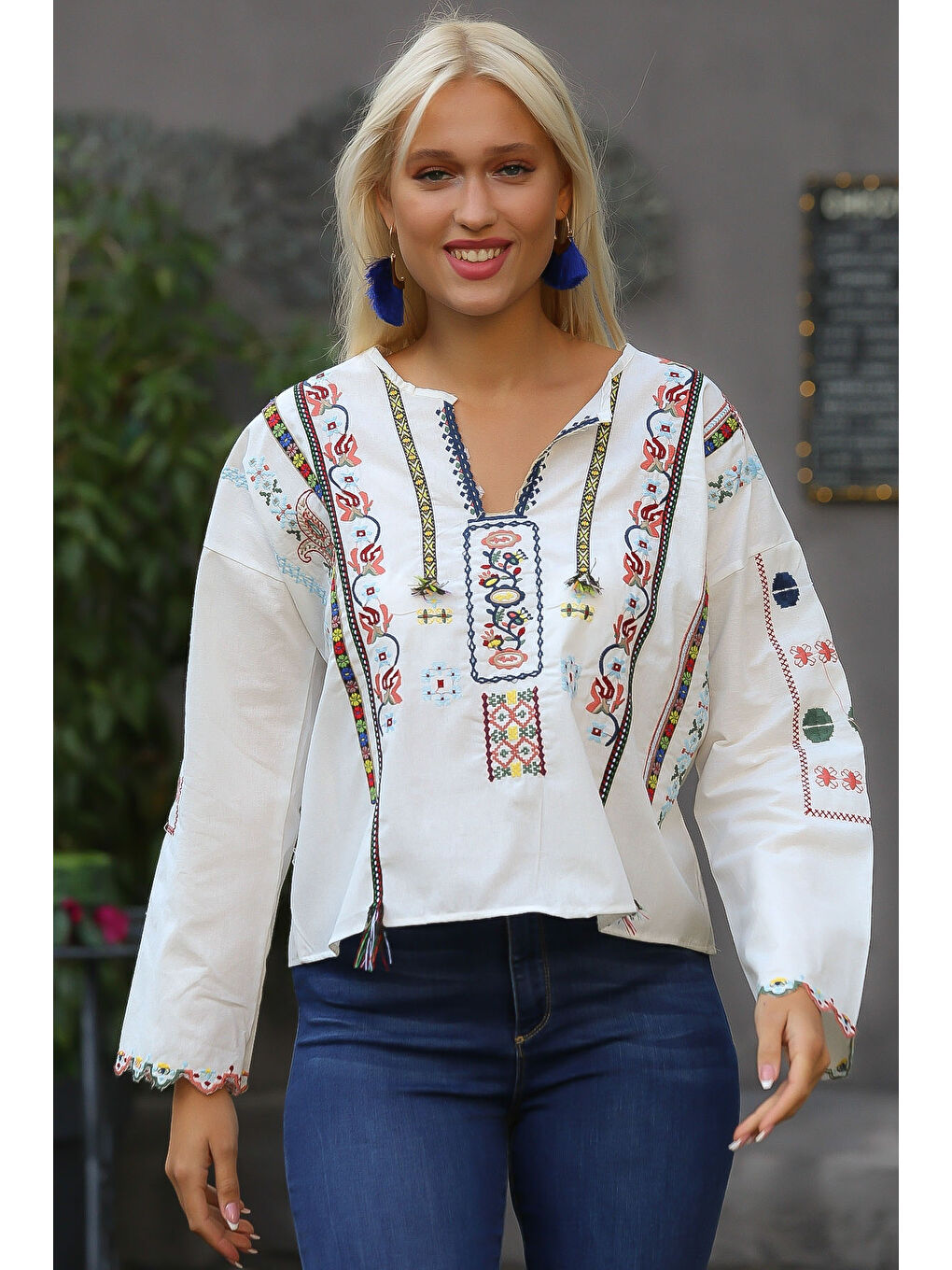 Beyaz Bisiklet Yaka Uzun Kol Nakışlı Standart Klasik Pamuk Dokuma Bluz-2