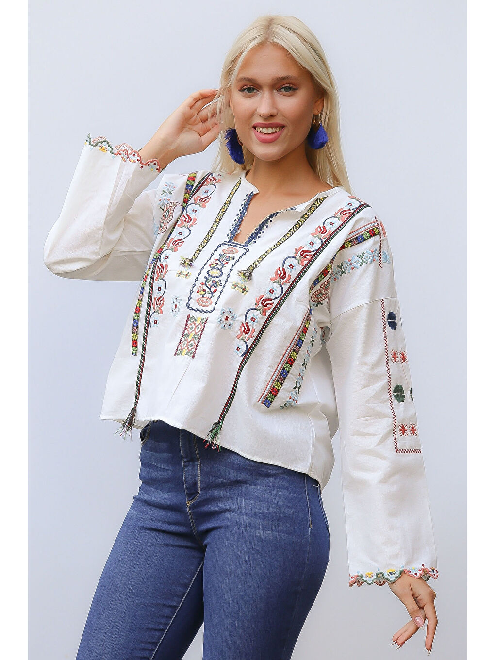 Beyaz Bisiklet Yaka Uzun Kol Nakışlı Standart Klasik Pamuk Dokuma Bluz-6