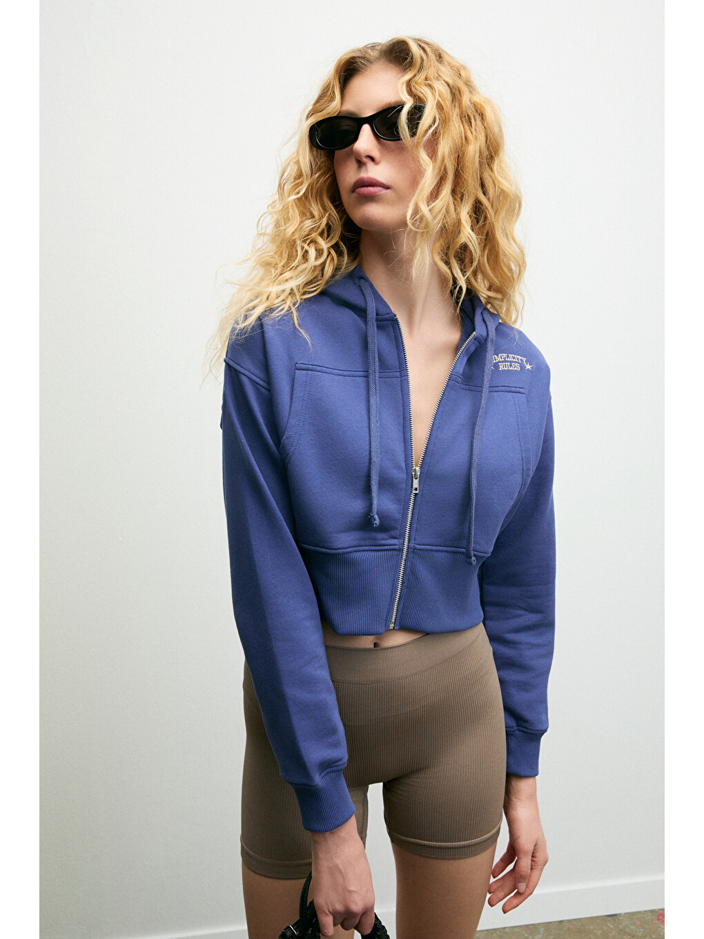 Elara Kadın Metal Fermuarlı Nakışlı Kapüşonlu Crop İndigo Sweatshirt-2
