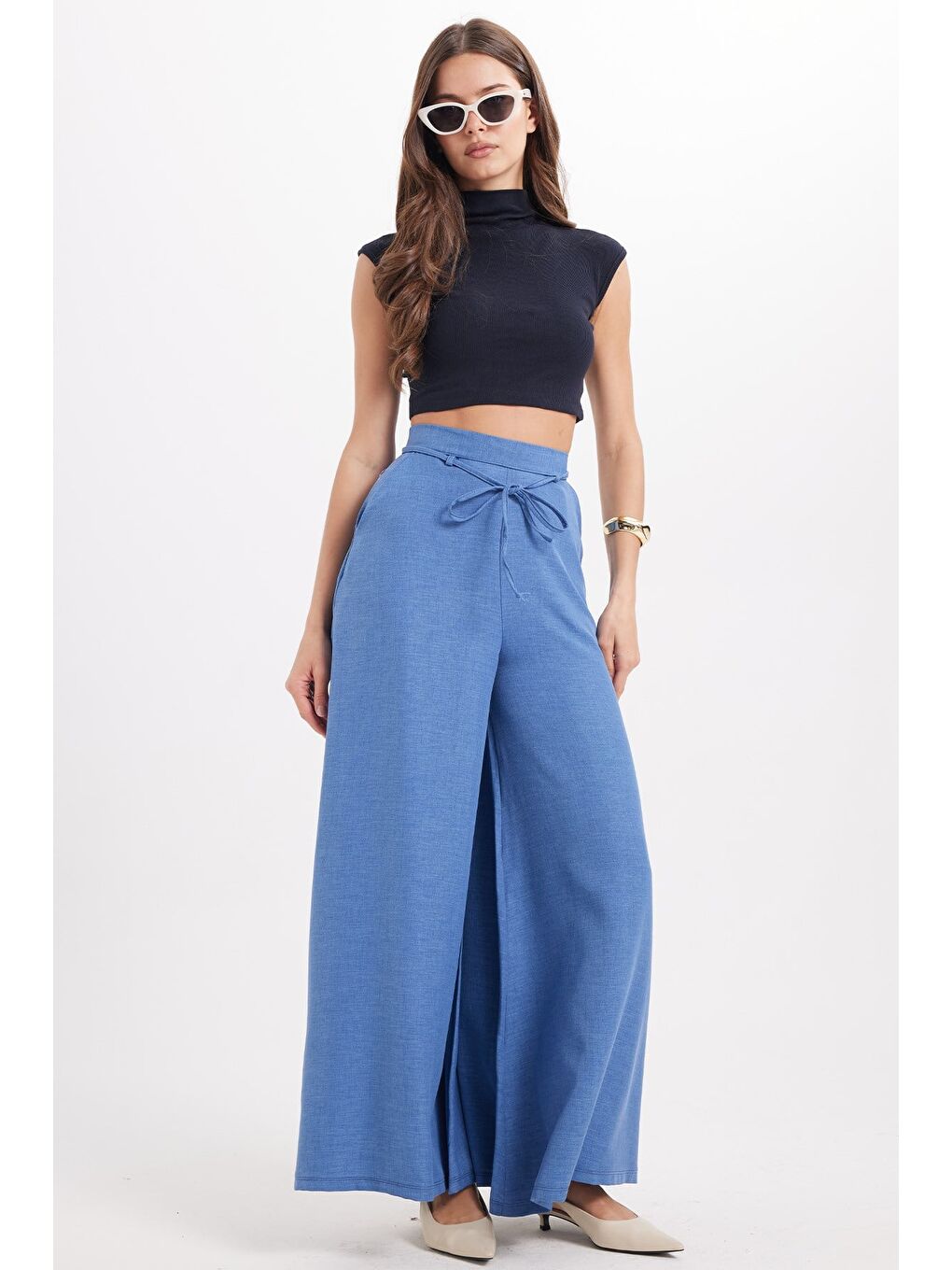 Kadın Slim Fit Dar Kesim Pamuklu Elastanlı Dik Yaka Sıfır Kol Yumuşak Dokulu Lacivert Crop Bluz-1