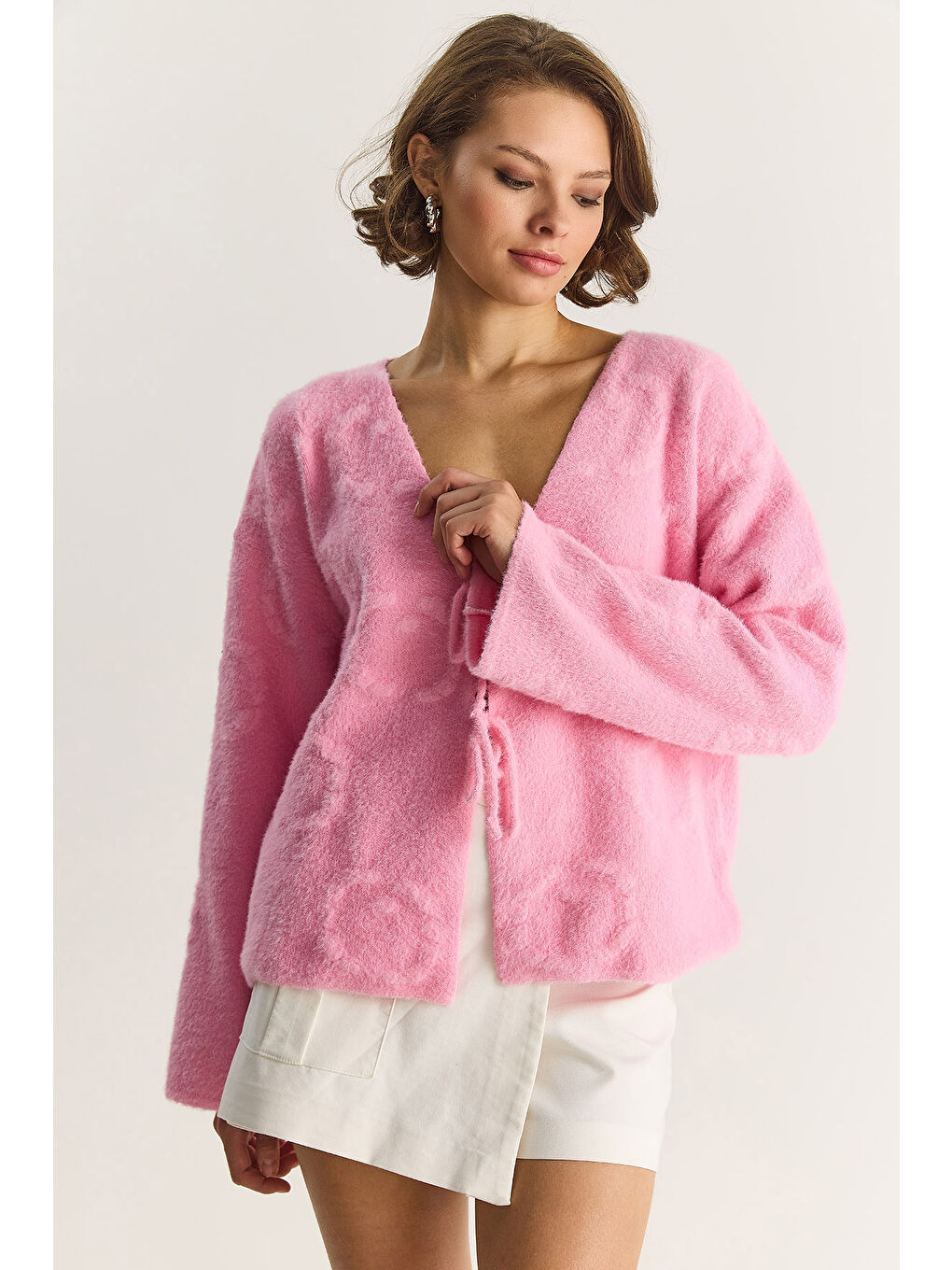 Pembe Kadın V Yaka Yumuşak Dokulu Kabartmalı Önden Bağlamalı Pelüş Hırka w-1