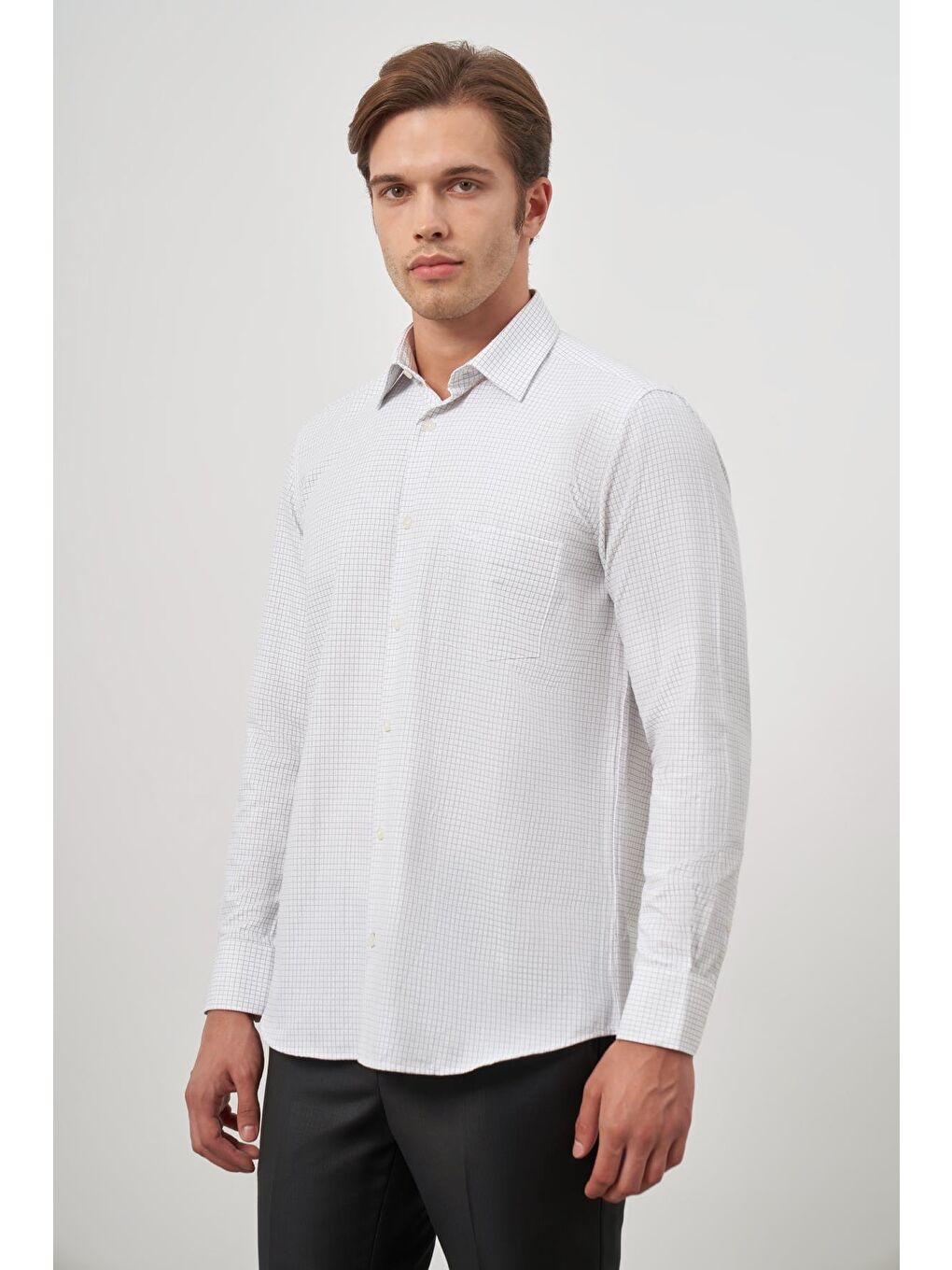 Beyaz Uzun Kol Kareli Desen Bez Ayağı Sert Yaka Cepli Pamuklu Classic Comfort Fit Gömlek 1004245158-4