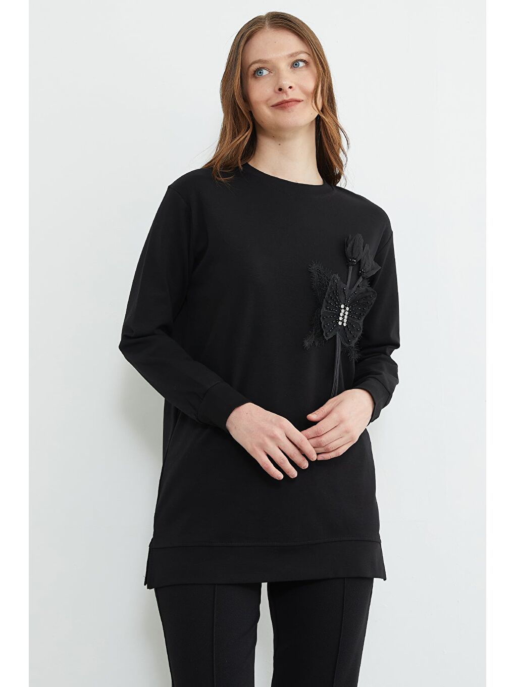 Siyah Kelebek Nakışlı Taşlı Bisiklet Yaka Tunik-2