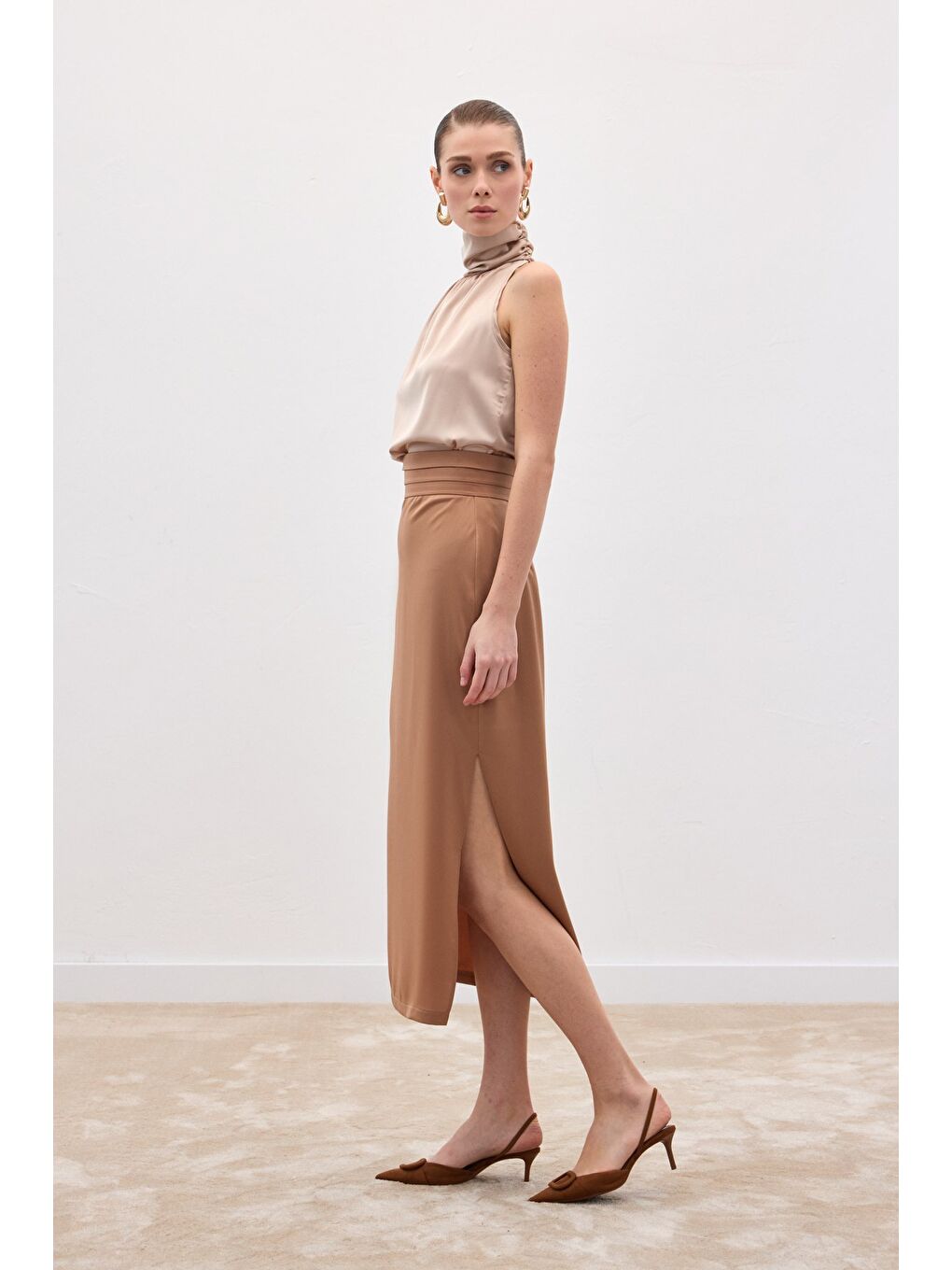 Kahverengi Bel Pile Detaylı Saten Etek - Camel-1