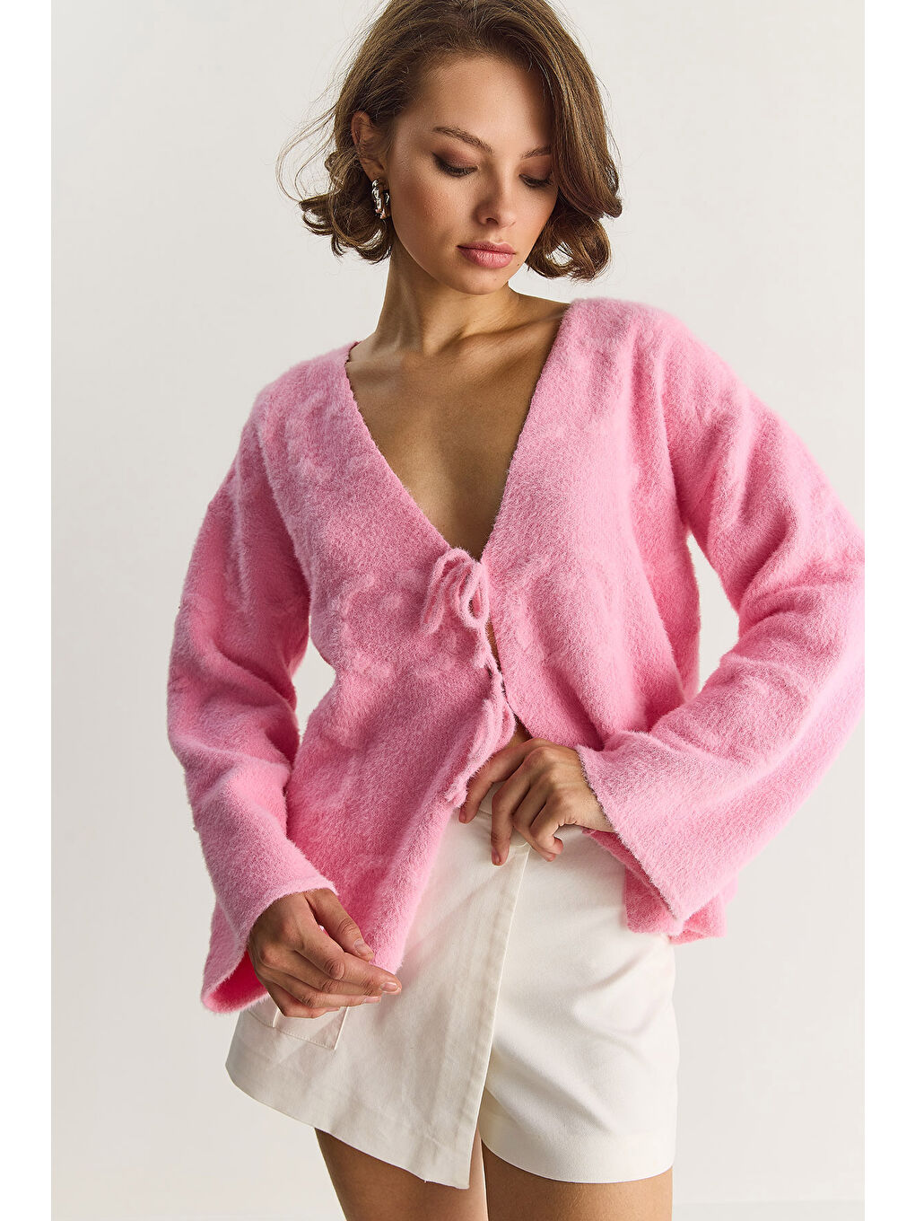 Pembe Kadın V Yaka Yumuşak Dokulu Kabartmalı Önden Bağlamalı Pelüş Hırka w-4