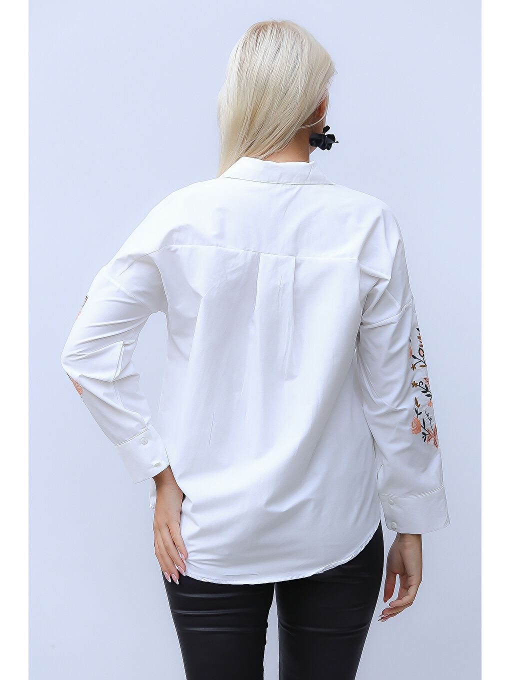 Beyaz Gömlek Yaka Uzun Kol Düğmeli Nakışlı Normal Fit Klasik Pamuk Dokuma Bluz-7