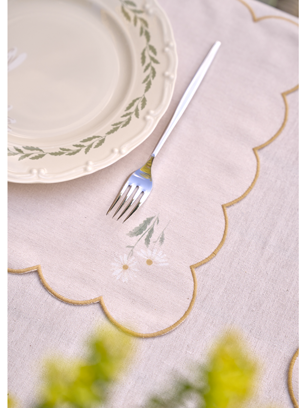 Daisy Baskılı Scallop Kenar Amerikan Servis Bej (35x45 Cm)-1