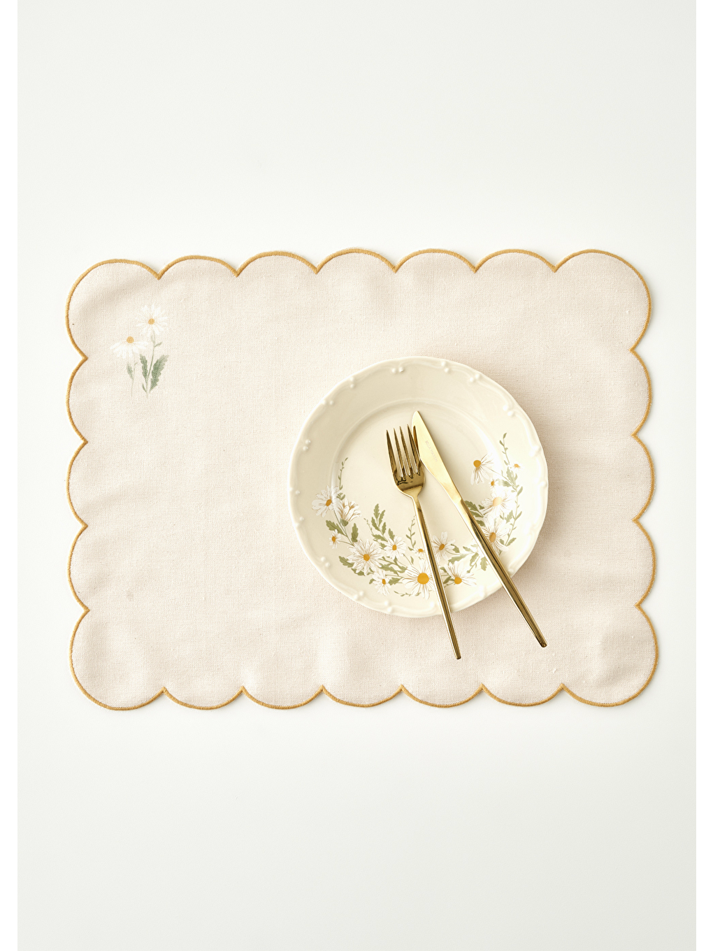 Daisy Baskılı Scallop Kenar Amerikan Servis Bej (35x45 Cm)-2