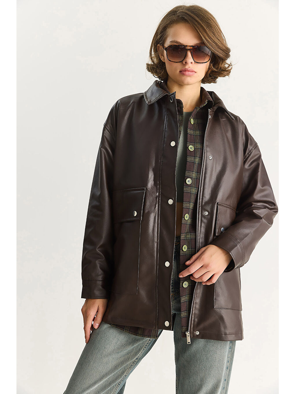 Kahverengi Kadın Oversize Fermuarlı Büyük Cep Detaylıb Astarlı Suni Deri Ceket-2